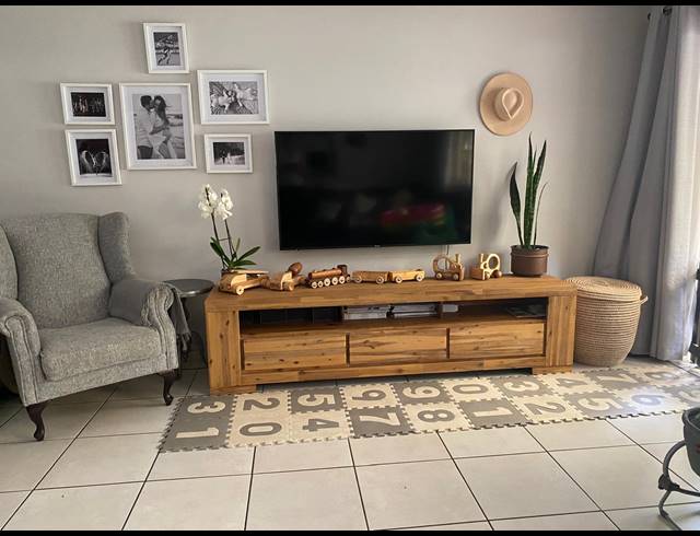 2 BEDROOM SECTIONAL TITLE TO LET IN GLEN HILLS